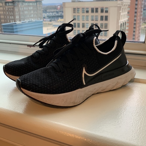 Nike React Infinity Flyknit in Black Size 7 - Picture 5 of 9